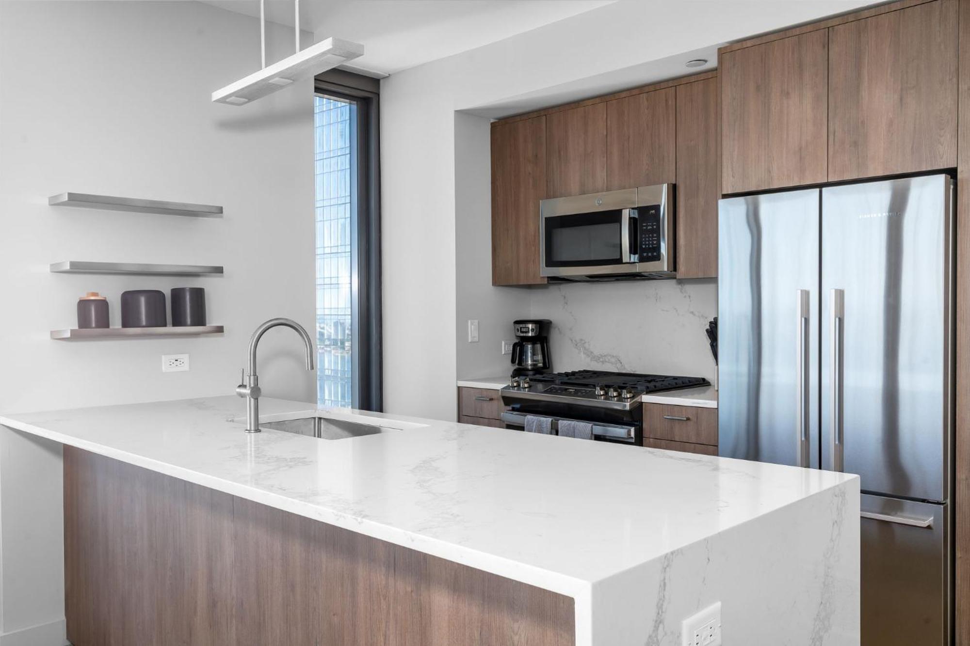 Modern Stylish 2Br 2Ba Apartment In Hudson Yard นิวยอร์ก ภายนอก รูปภาพ
